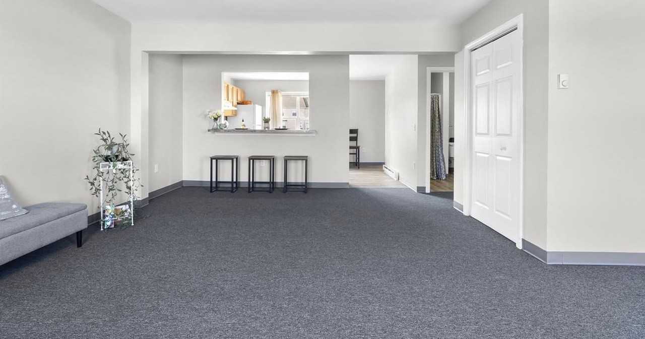 Pine Rock Townhomes  Student Living - Photo 5 of 15