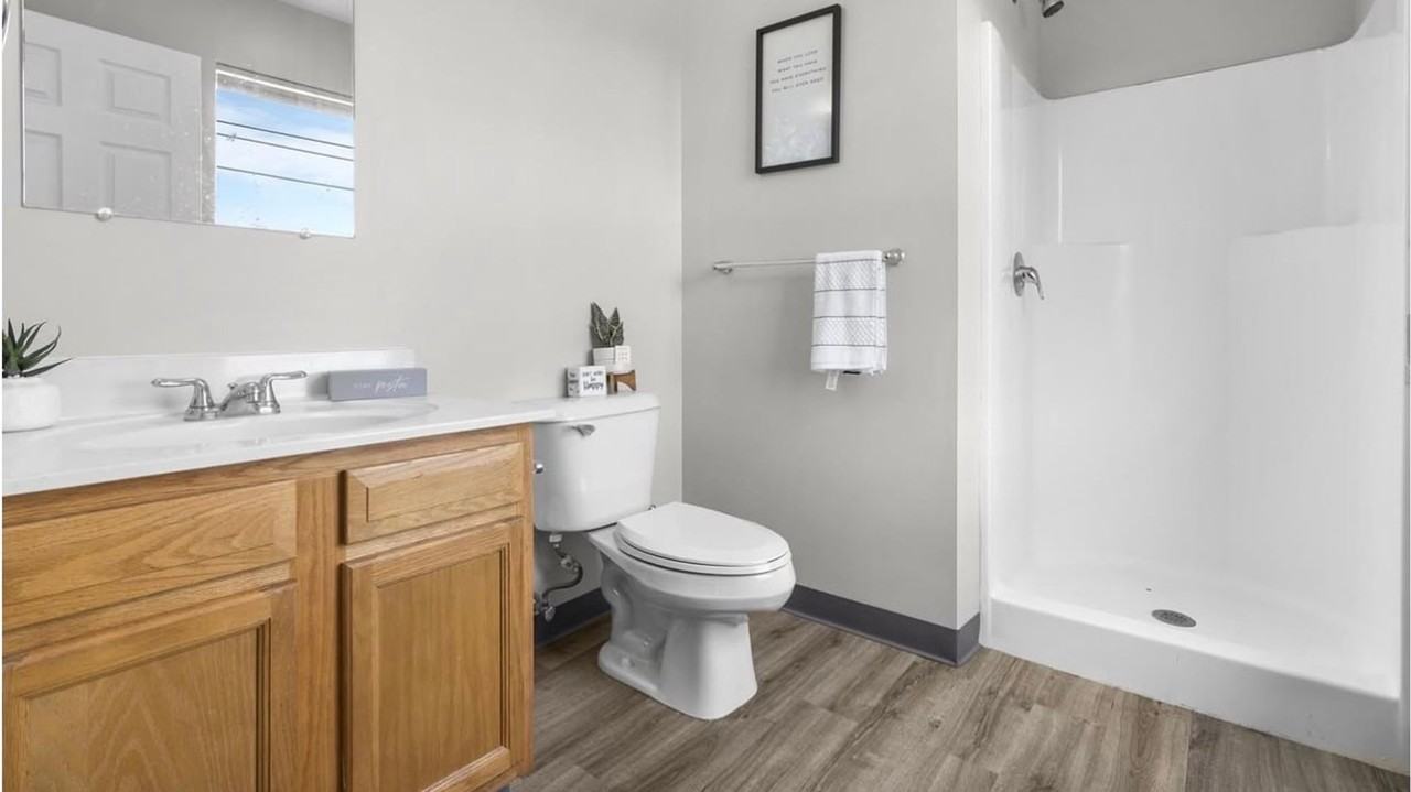 Pine Rock Townhomes  Student Living - Photo 6 of 15