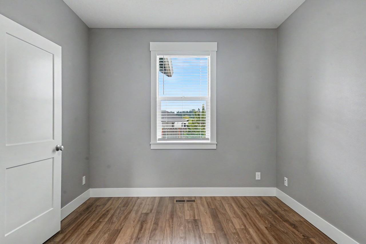 5252 Ava St Se - Photo 7 of 49