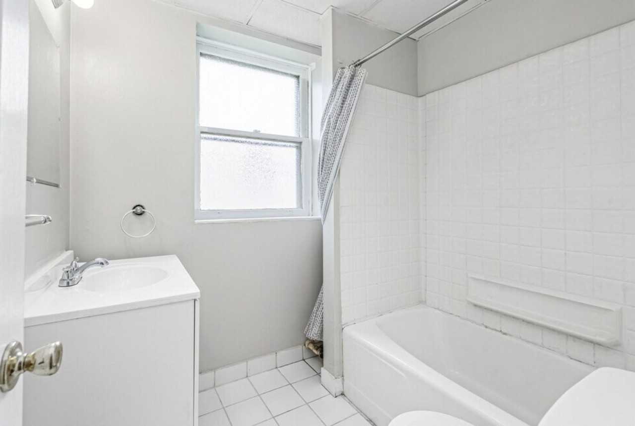 139 Lincoln Ave - Photo 2 of 16