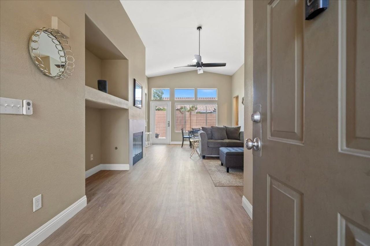 10528 Jeremy Pointe Ave - Photo 2 of 20