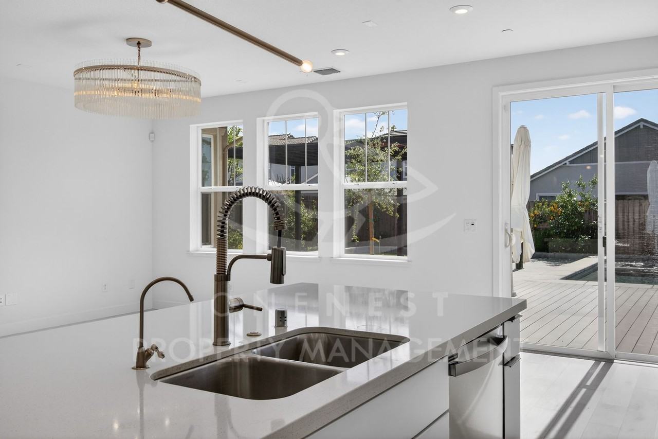 2883 Ridgecrest Dr - Photo 6 of 33