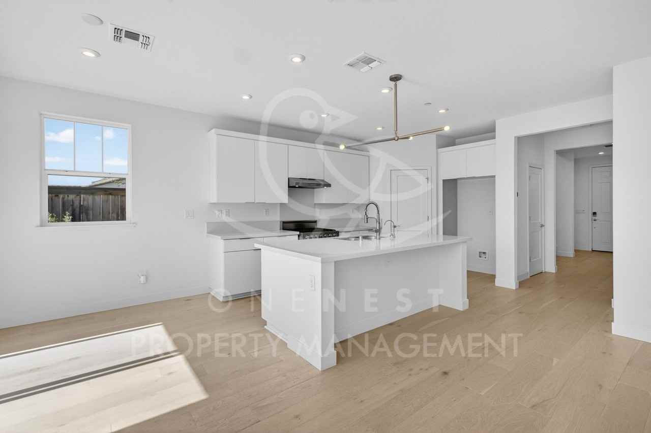 2883 Ridgecrest Dr - Photo 7 of 33