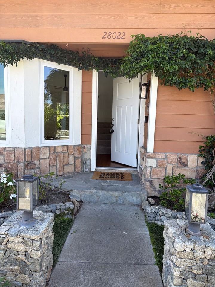 28022 Thompson - Photo 3 of 16