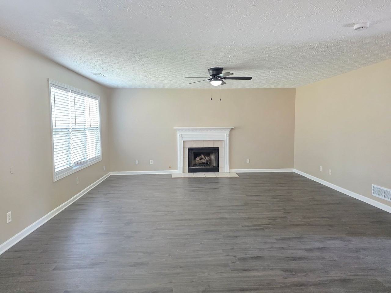 40 Waterloo Ct - Photo 2 of 15