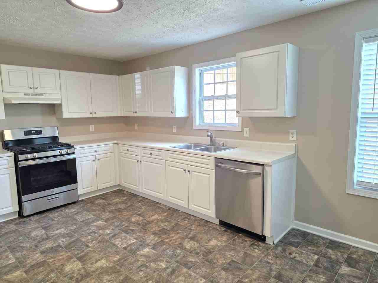 40 Waterloo Ct - Photo 5 of 15