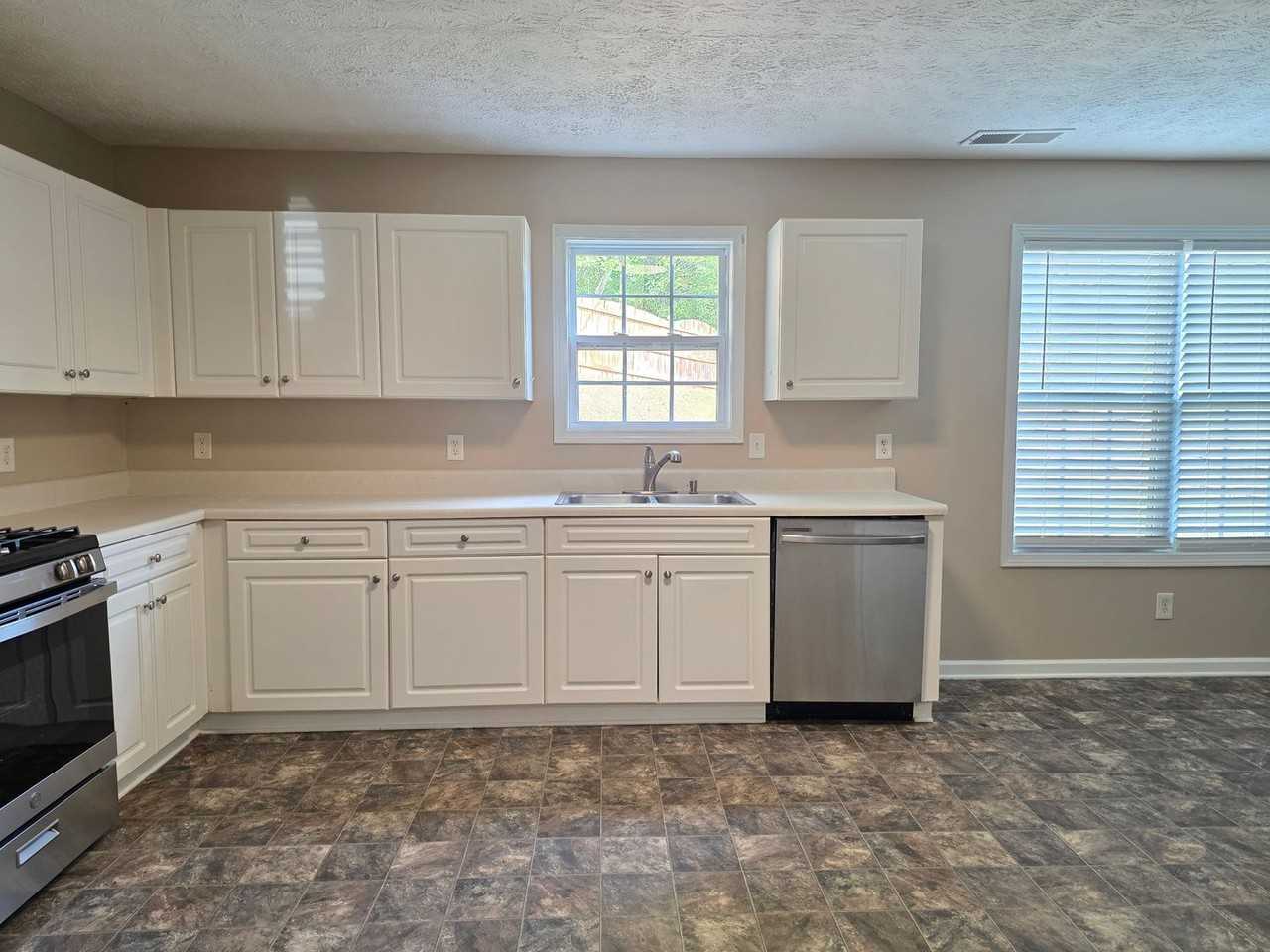 40 Waterloo Ct - Photo 7 of 15