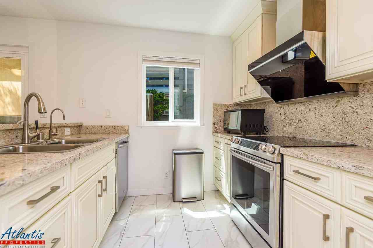 1339 Alma St - Photo 4 of 21