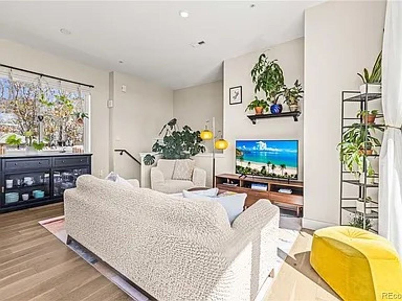 4025 Jason St - Photo 4 of 34