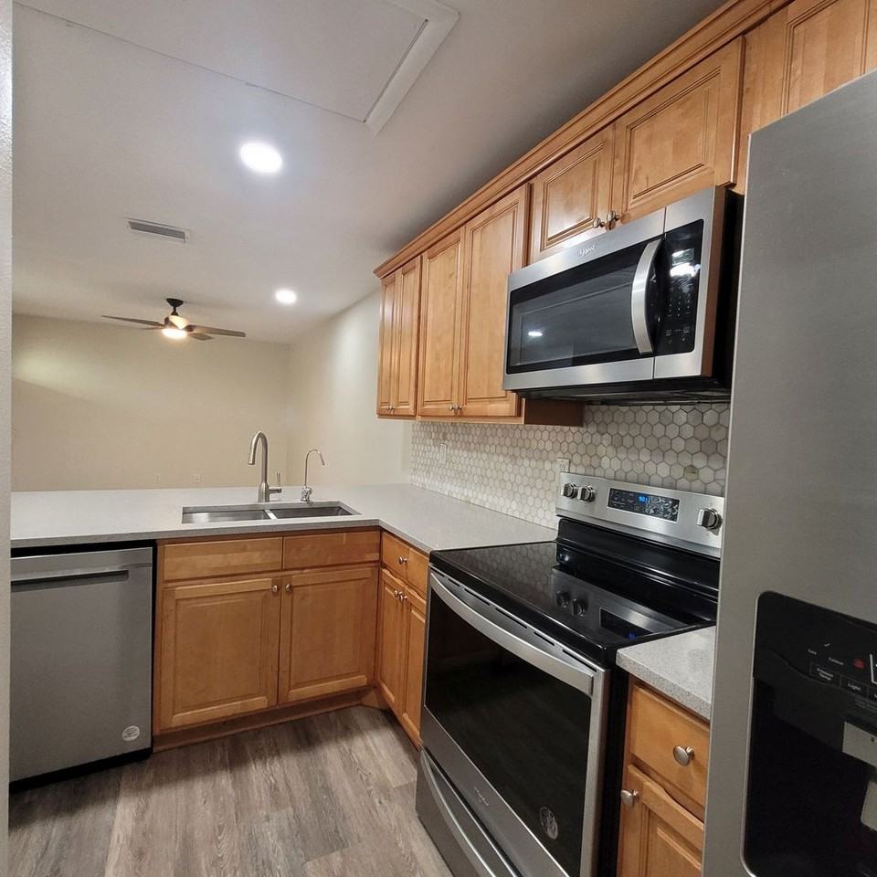 1460 Sheafe Ave Ne #105 - Photo 5 of 23