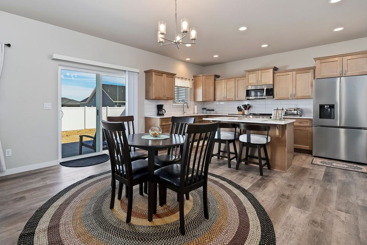 1138 Crestview Dr - Photo 5 of 19