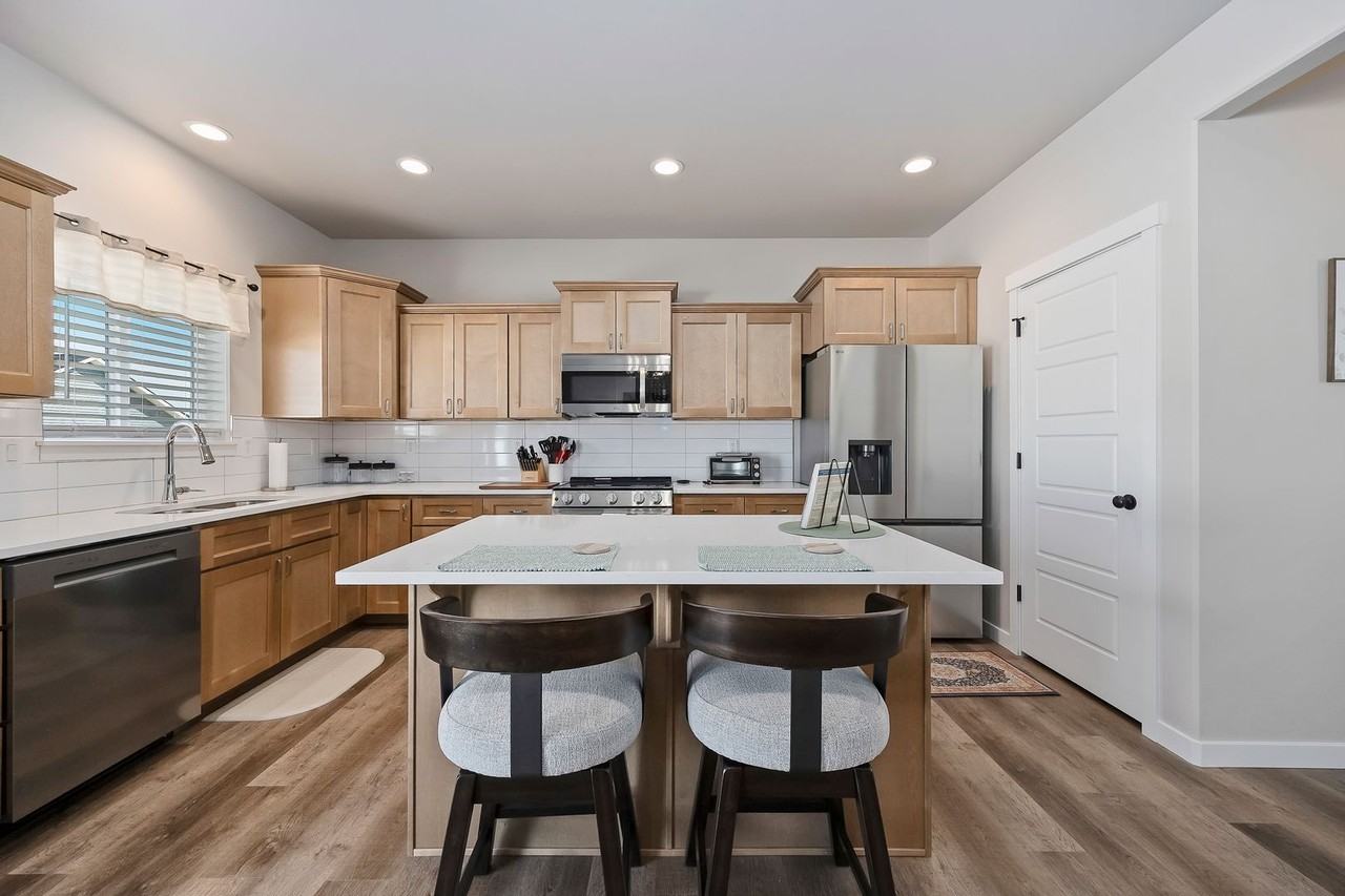 1138 Crestview Dr - Photo 6 of 19