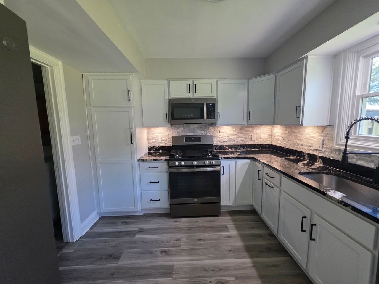 307 Squire Cir - Photo 3 of 48