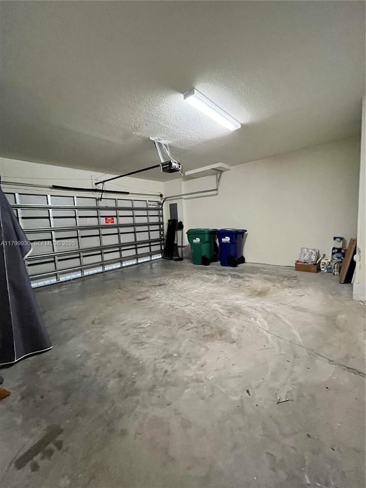 4745 Northwest 83rd Parkway - Photo 6 of 20