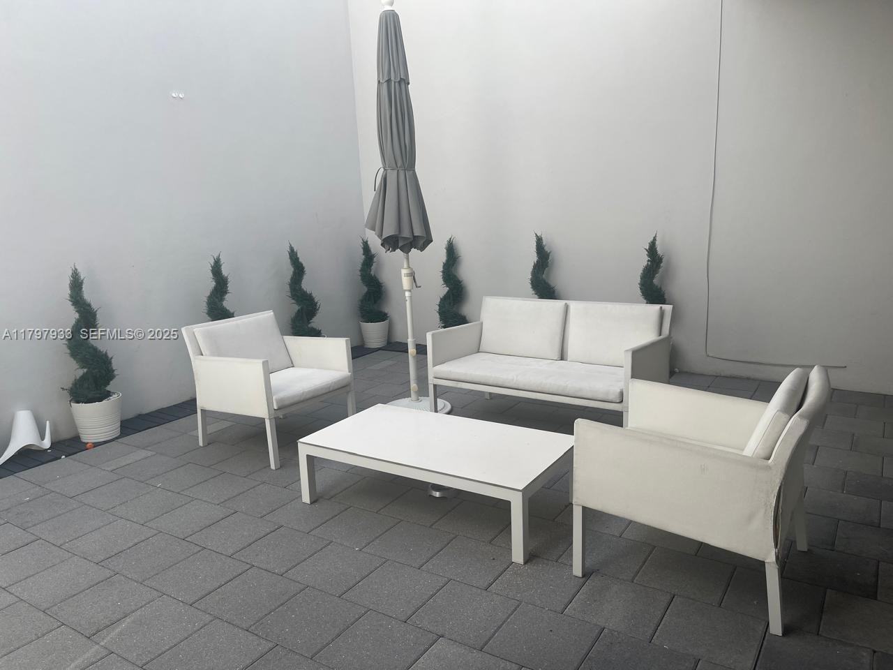 6423 Northwest 105th Court - Photo 4 of 4