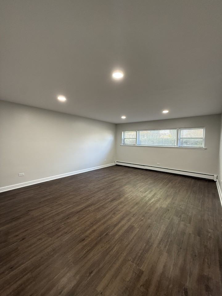 9533 Schiller Blvd #G - Photo 3 of 10