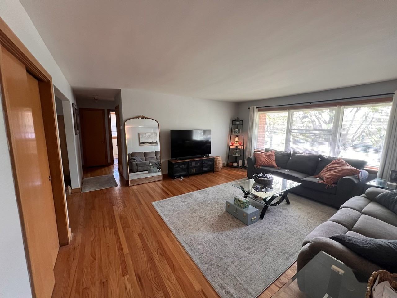 1321 Balmoral Ave #2S - Photo 2 of 16