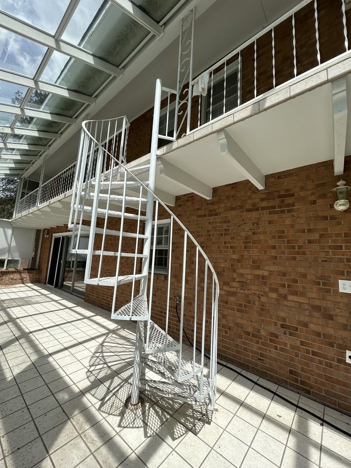 657 Golf Course Dr #NA - Photo 4 of 27