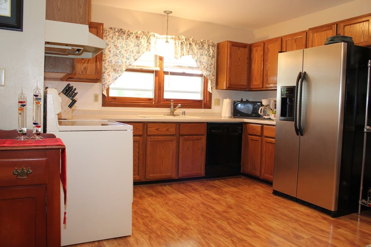 N49W14065 Brook Falls Dr - Photo 4 of 7