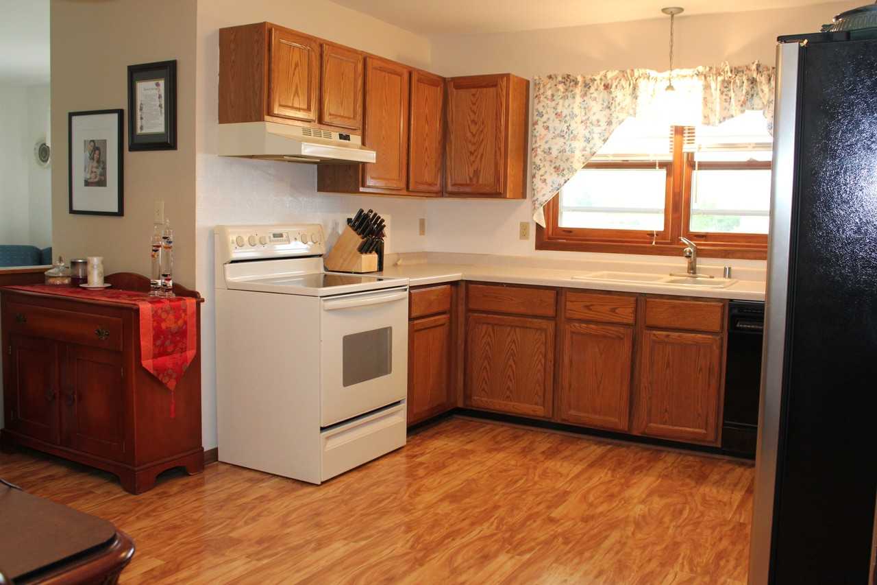 N49W14065 Brook Falls Dr - Photo 5 of 7