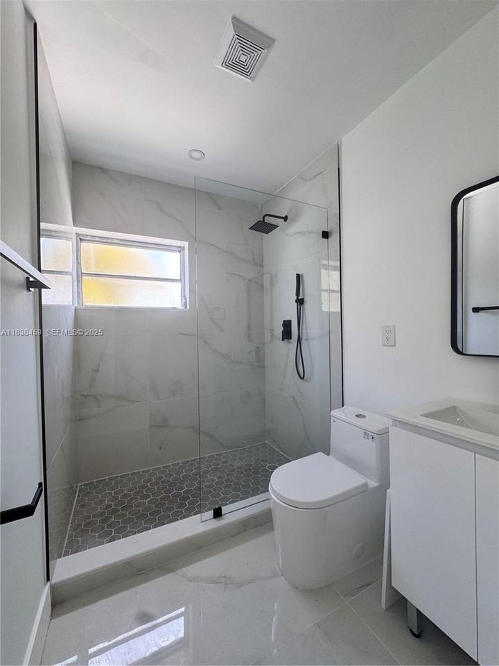 8430 Southwest 32nd Street - Photo 2 of 17