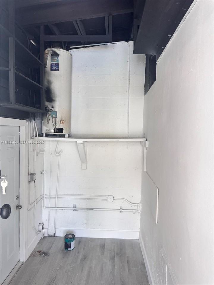 8430 Southwest 32nd Street - Photo 4 of 17