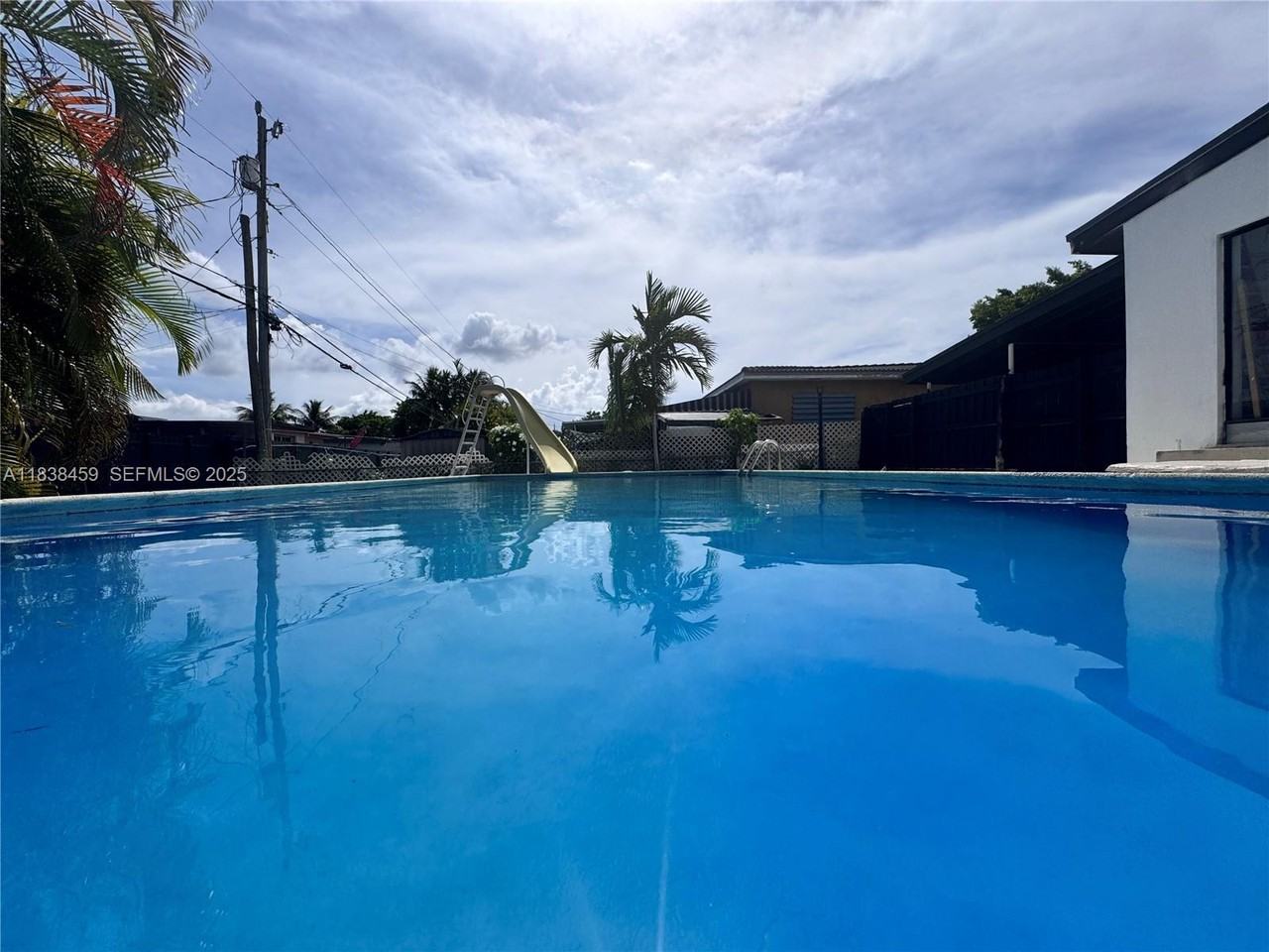 8430 Southwest 32nd Street - Photo 5 of 17