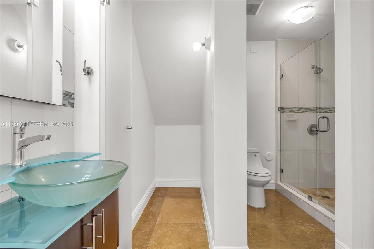 5160 Northwest 112th Court - Photo 5 of 34