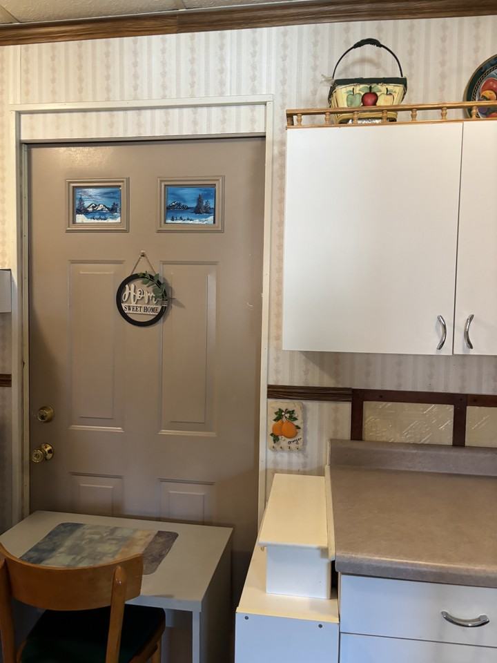 501 S Bloomington St #4 - Photo 3 of 9