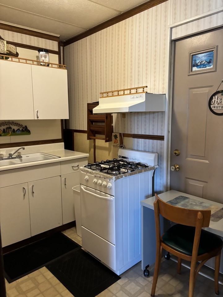 501 S Bloomington St #4 - Photo 5 of 9