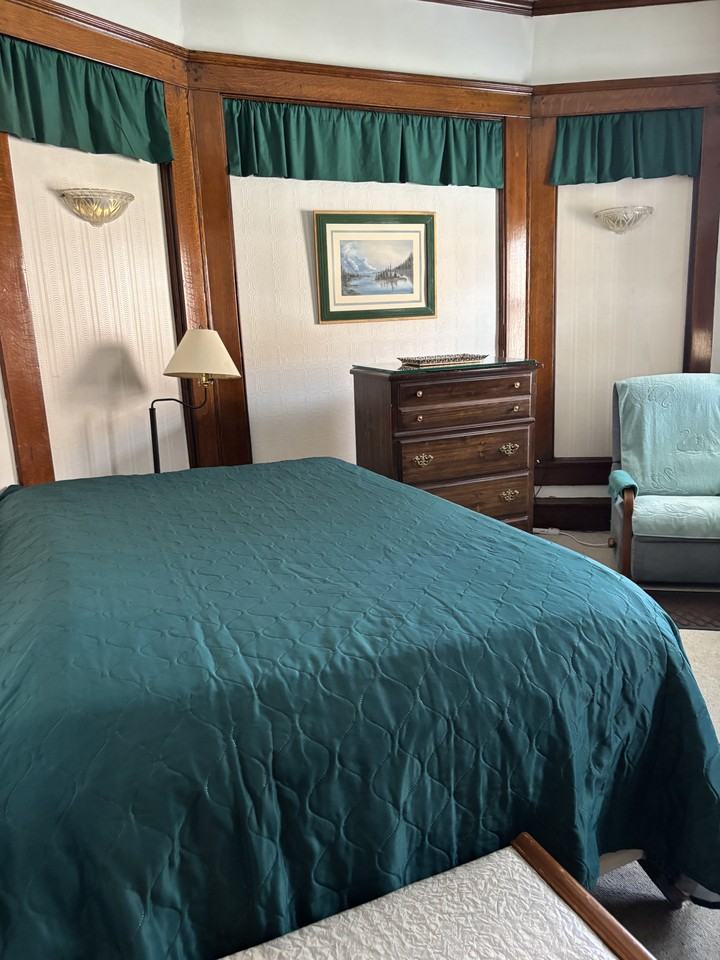 501 S Bloomington St #4 - Photo 7 of 9