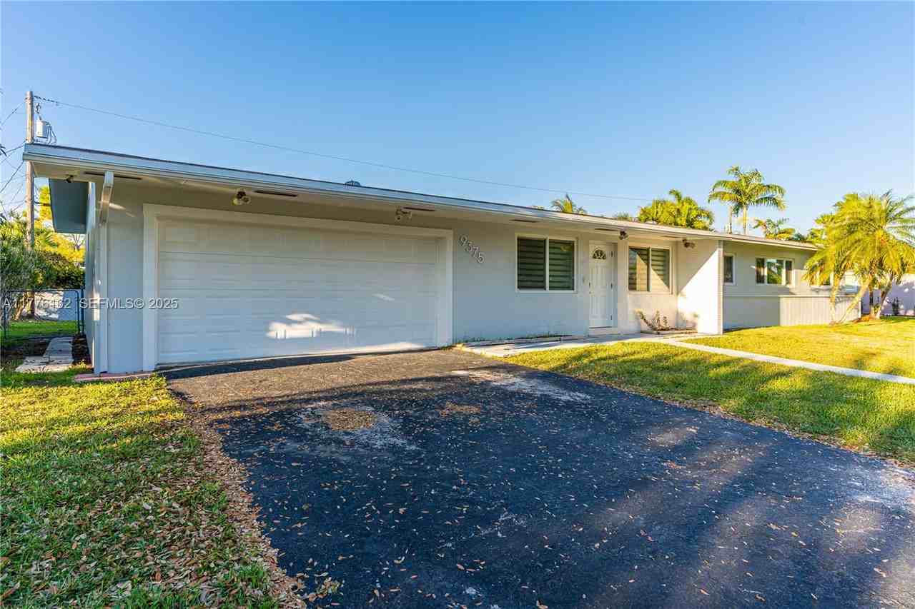 9375 Southwest 181st Street - Photo 3 of 33