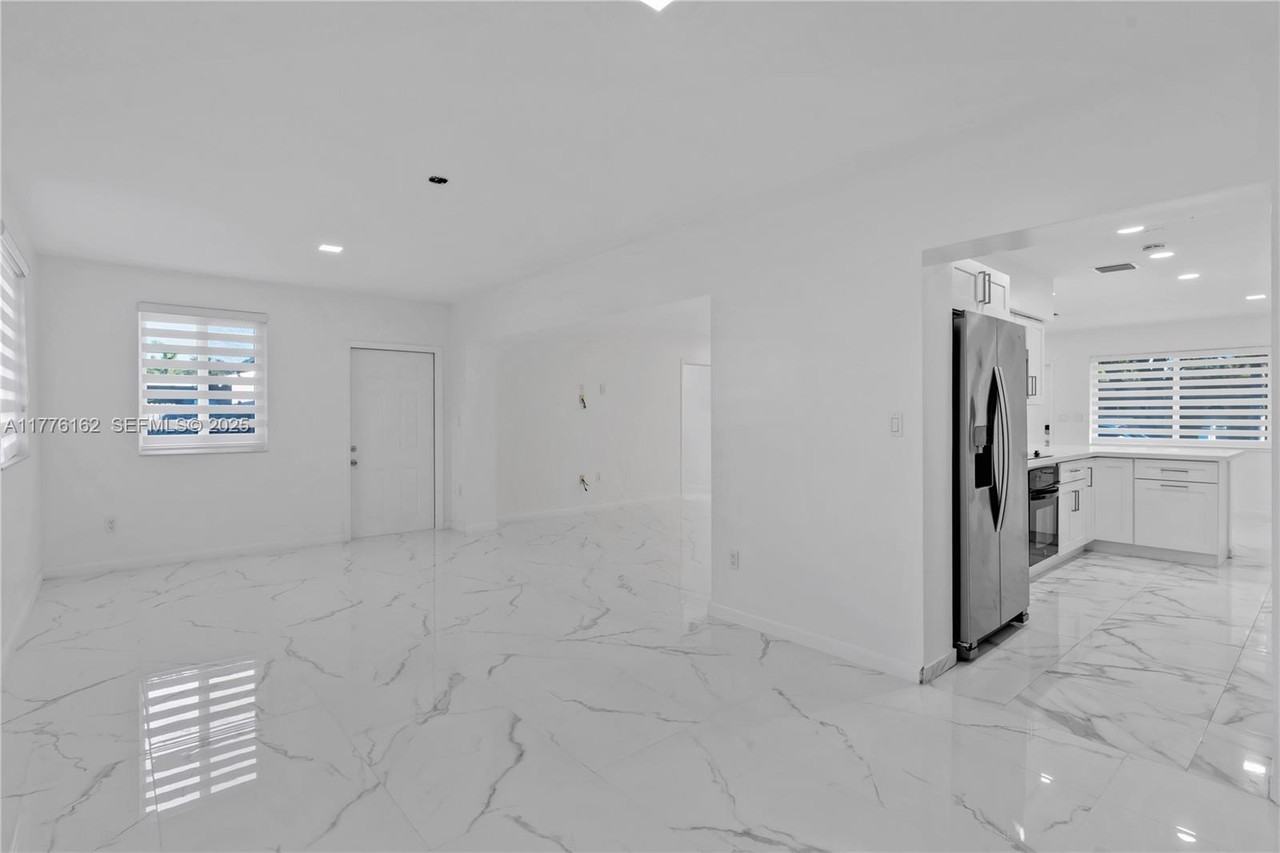 9375 Southwest 181st Street - Photo 4 of 33