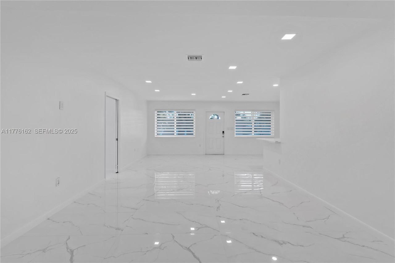 9375 Southwest 181st Street - Photo 5 of 33