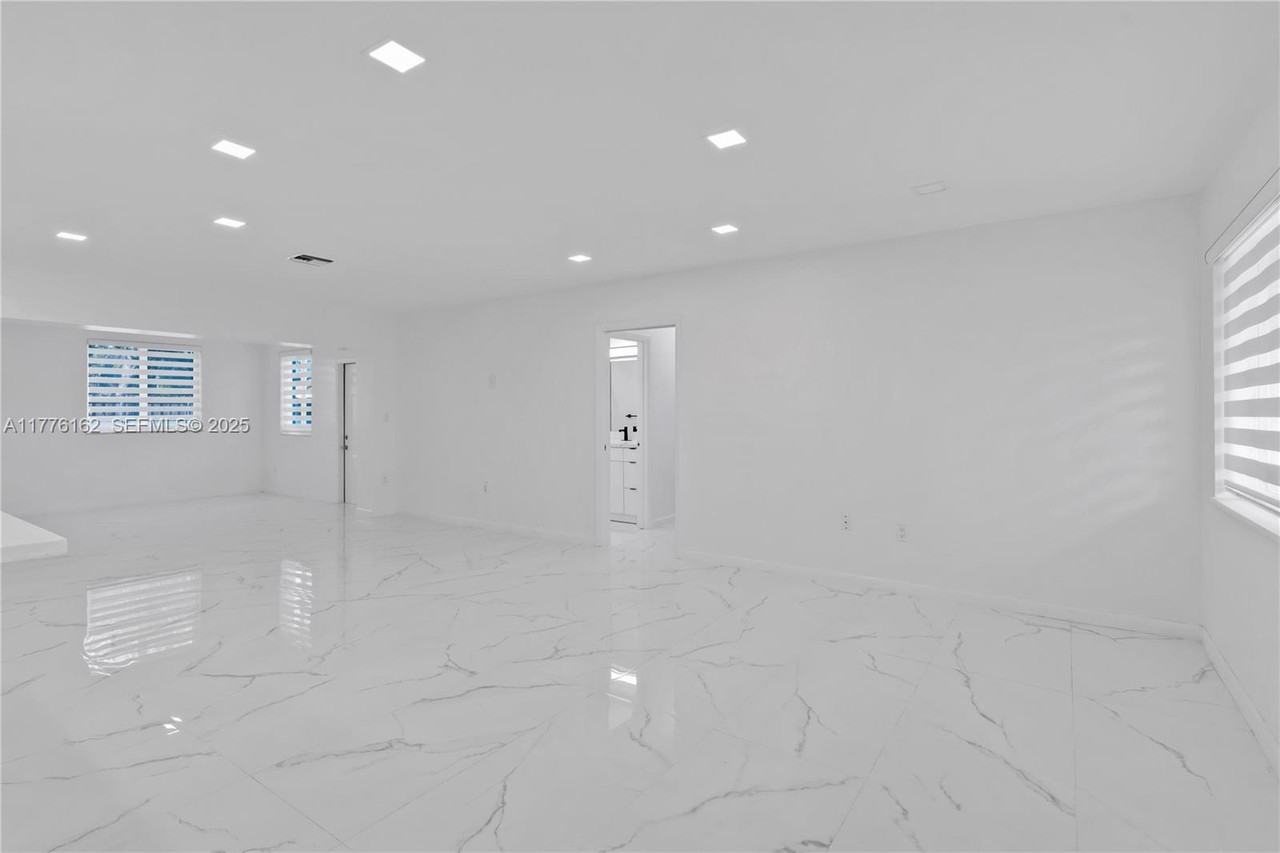 9375 Southwest 181st Street - Photo 7 of 33