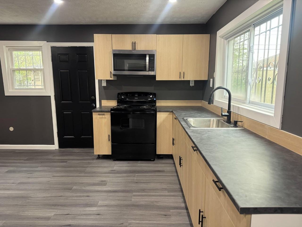 2109 Winfield Ave - Photo 2 of 20