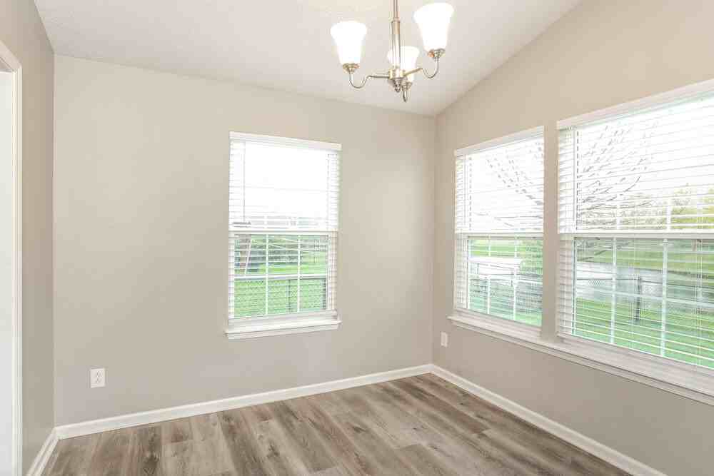 5765 Arlington Dr - Photo 6 of 16