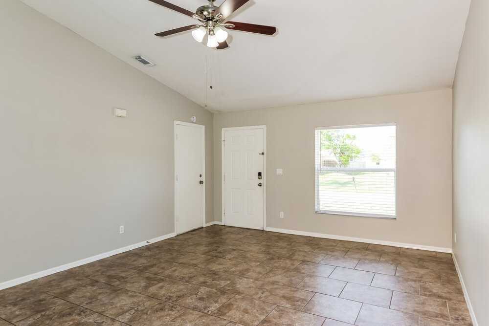 250 Breakwater St Se - Photo 3 of 16