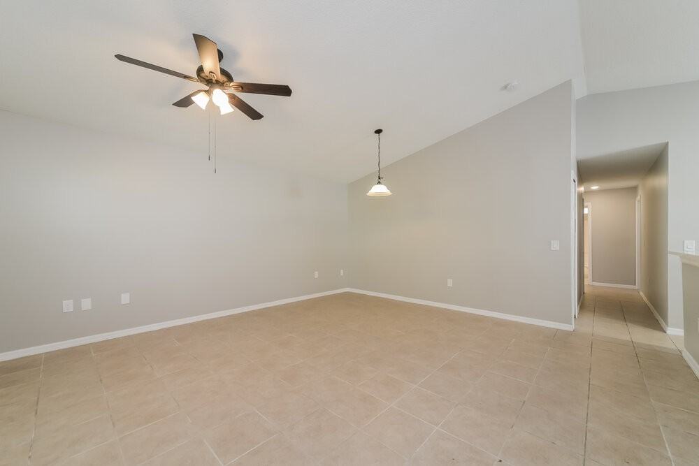 326 Daniels Pointe Dr - Photo 3 of 16