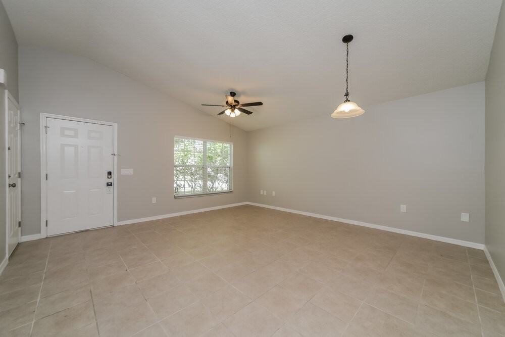 326 Daniels Pointe Dr - Photo 6 of 16