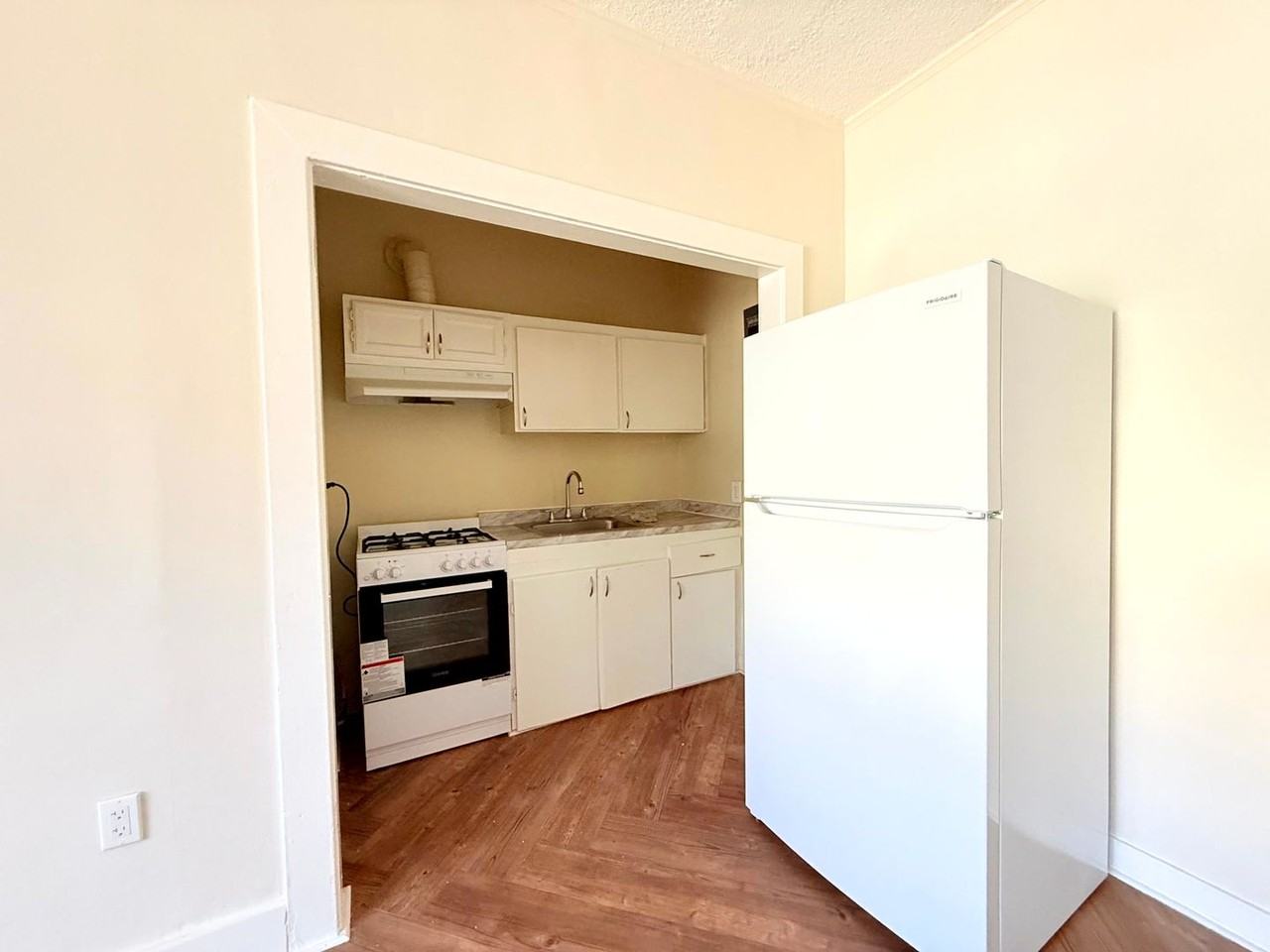 1614 N. Kenmore Avenue - Photo 2 of 26