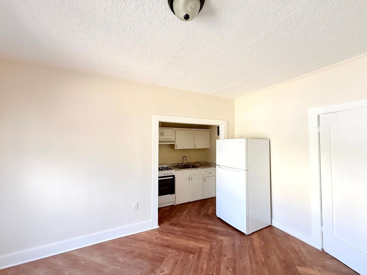 1614 N. Kenmore Avenue - Photo 3 of 26