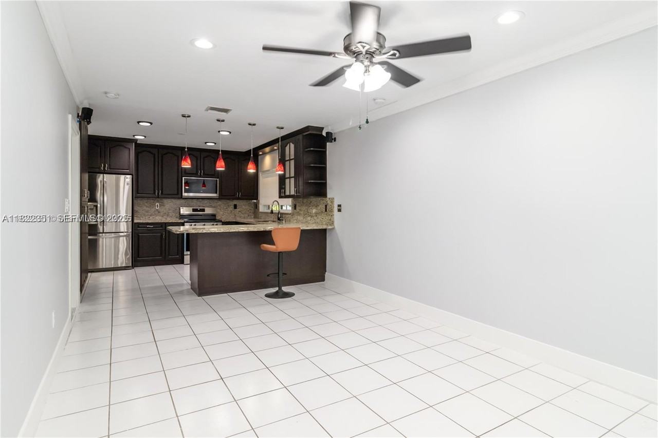 10260 Southwest 108th Place #n - Photo 4 of 44