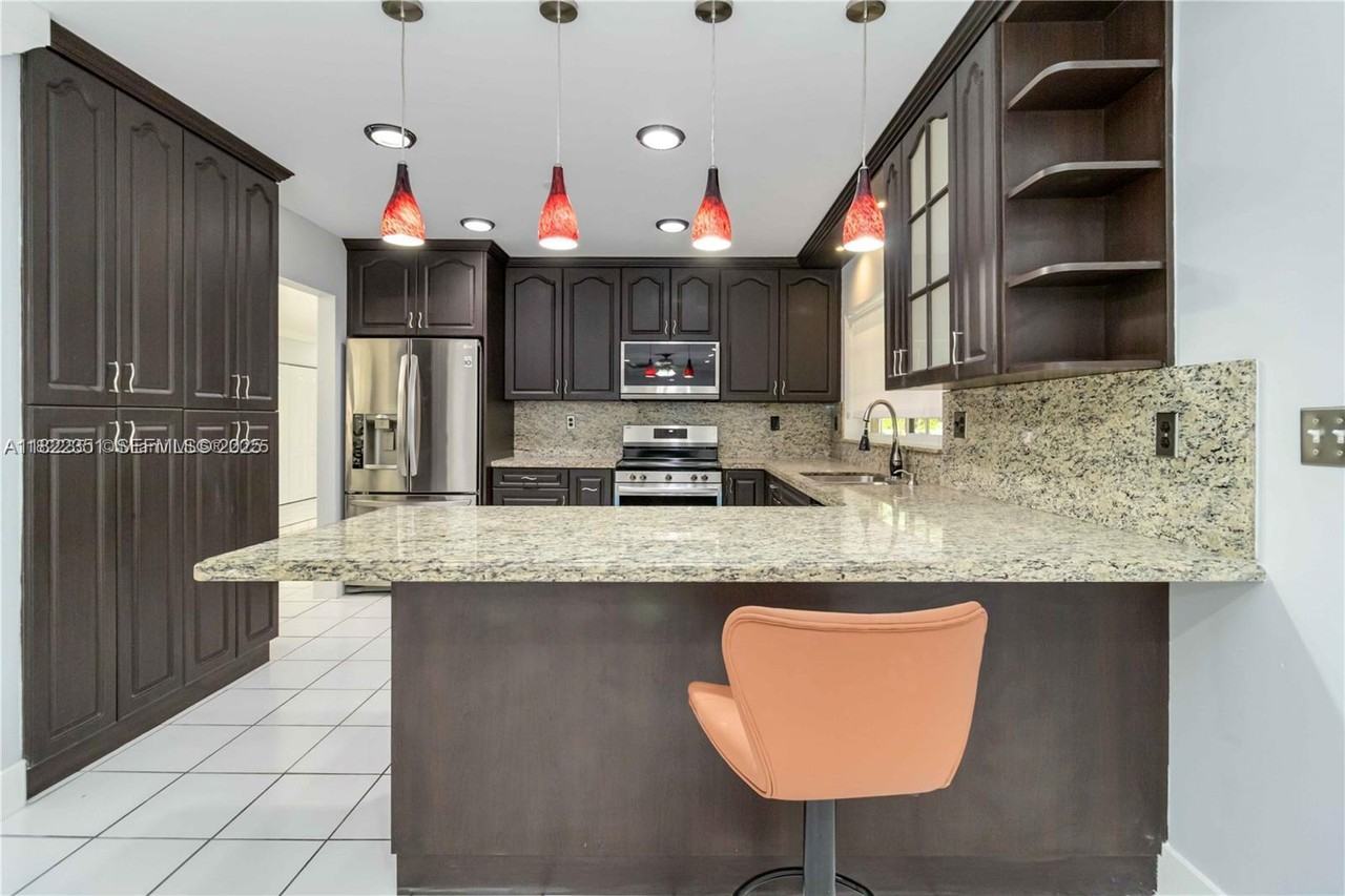 10260 Southwest 108th Place #n - Photo 5 of 44