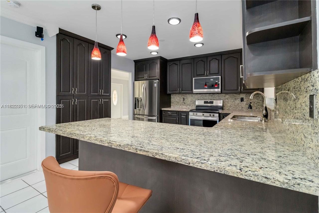 10260 Southwest 108th Place #n - Photo 7 of 44