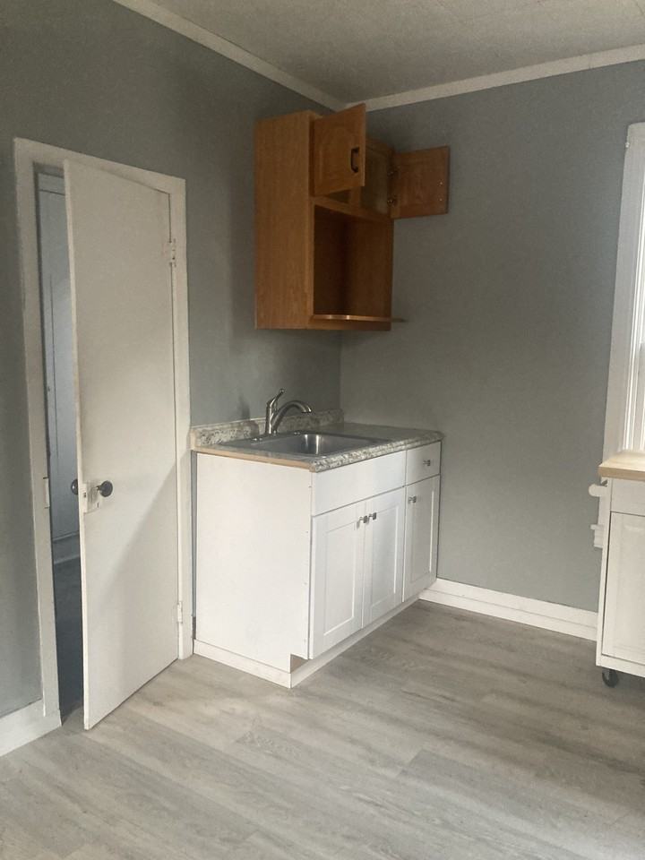 38 1/2 N Railroad St #38-1-2 - Photo 4 of 4