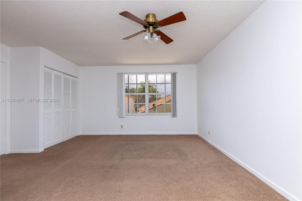 2592 West Saratoga Drive - Photo 2 of 31