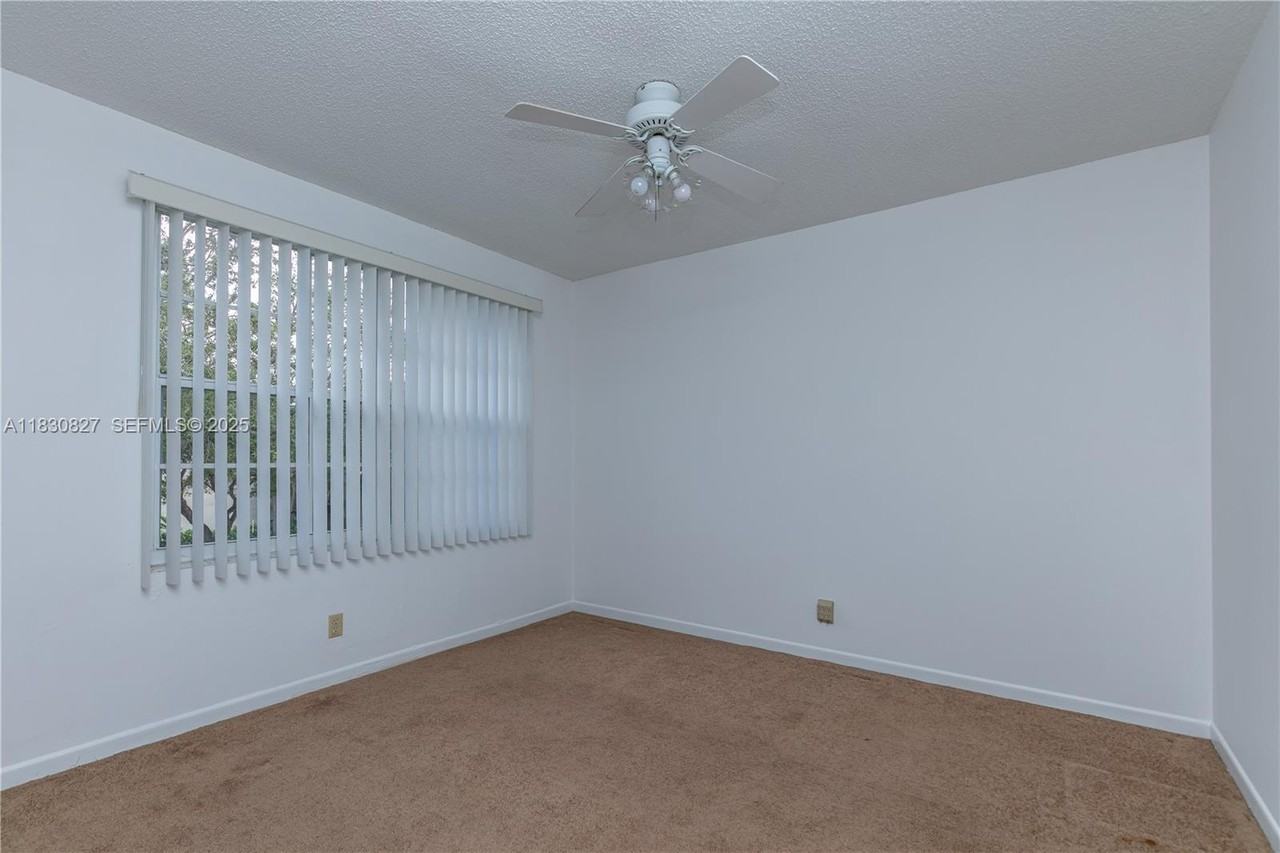 2592 West Saratoga Drive - Photo 4 of 31