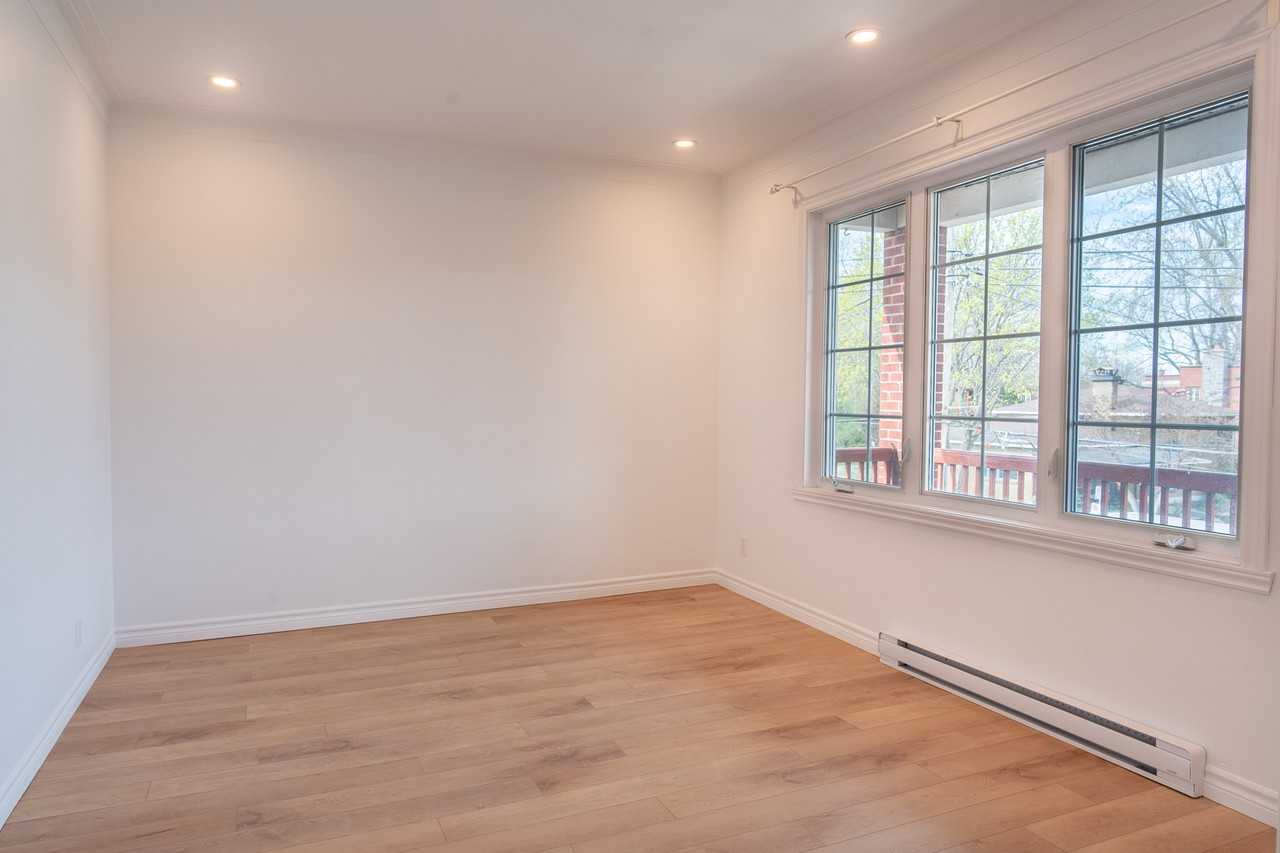 784 Rue Crevier - Photo 2 of 17