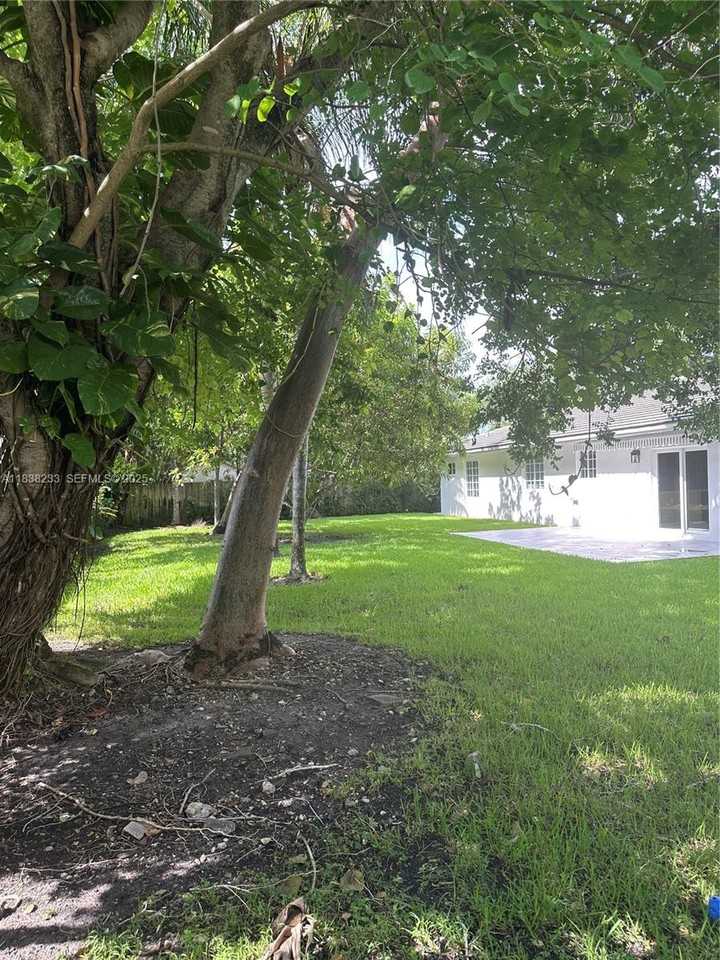 16601 Southwest 92nd Avenue - Photo 2 of 34